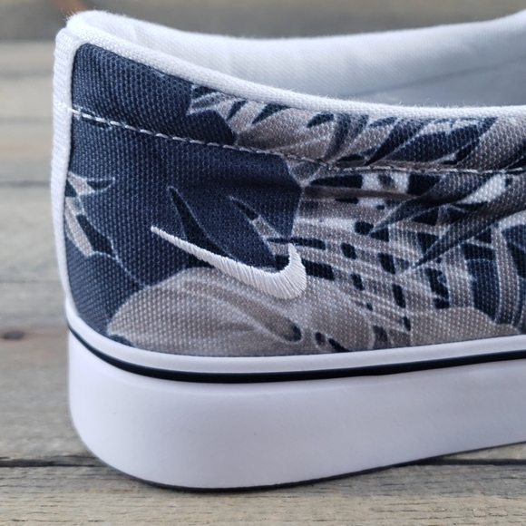 Nike Women's Court Royale Acslpse Slip Ons - Picture 8 of 8